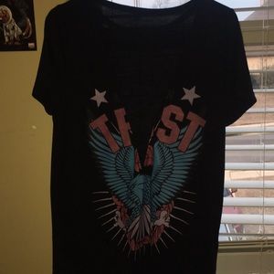 Mesh-front black graphic tee